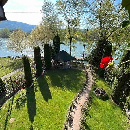Apartman "Kapetana Luka" Ljubovija エクステリア 写真