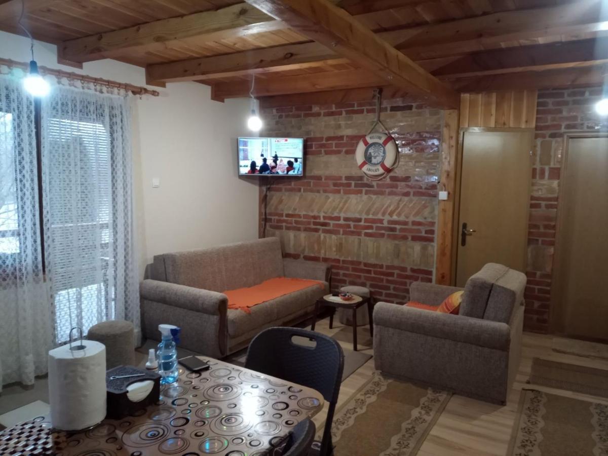 Apartman "Kapetana Luka" Ljubovija エクステリア 写真