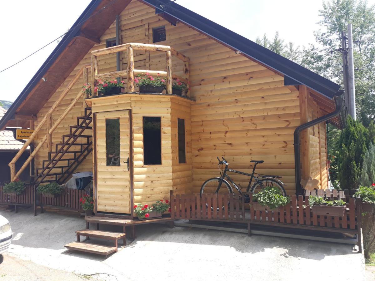 Apartman "Kapetana Luka" Ljubovija エクステリア 写真