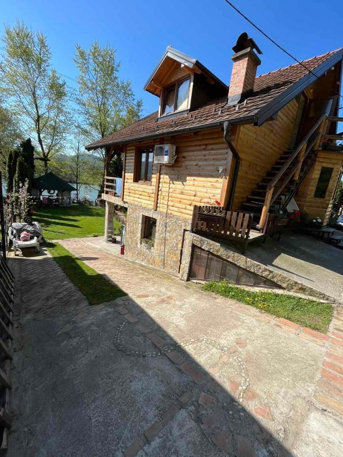 Apartman "Kapetana Luka" Ljubovija エクステリア 写真