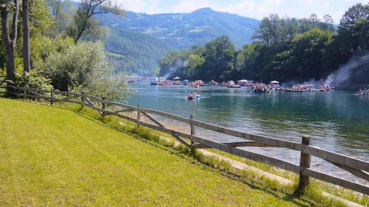 Apartman "Kapetana Luka" Ljubovija エクステリア 写真