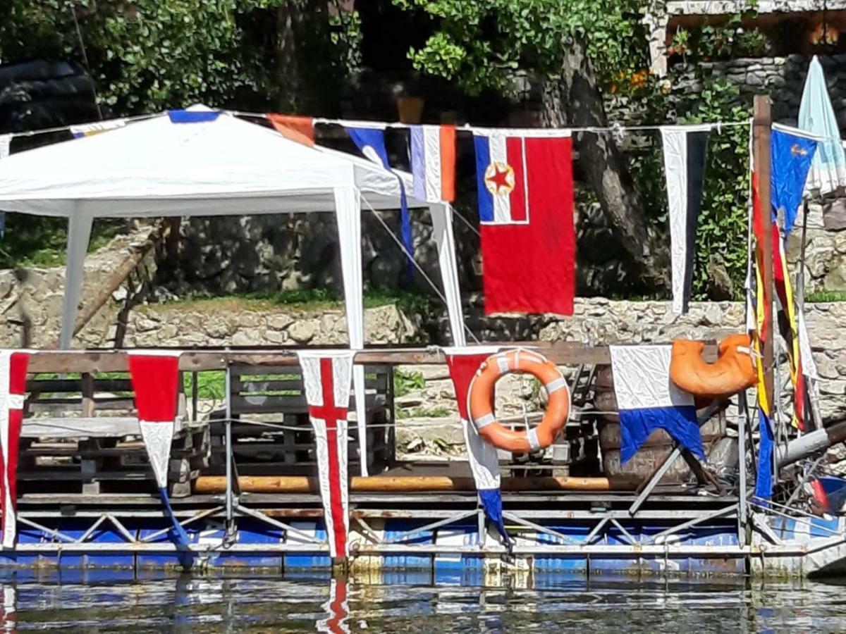 Apartman "Kapetana Luka" Ljubovija エクステリア 写真